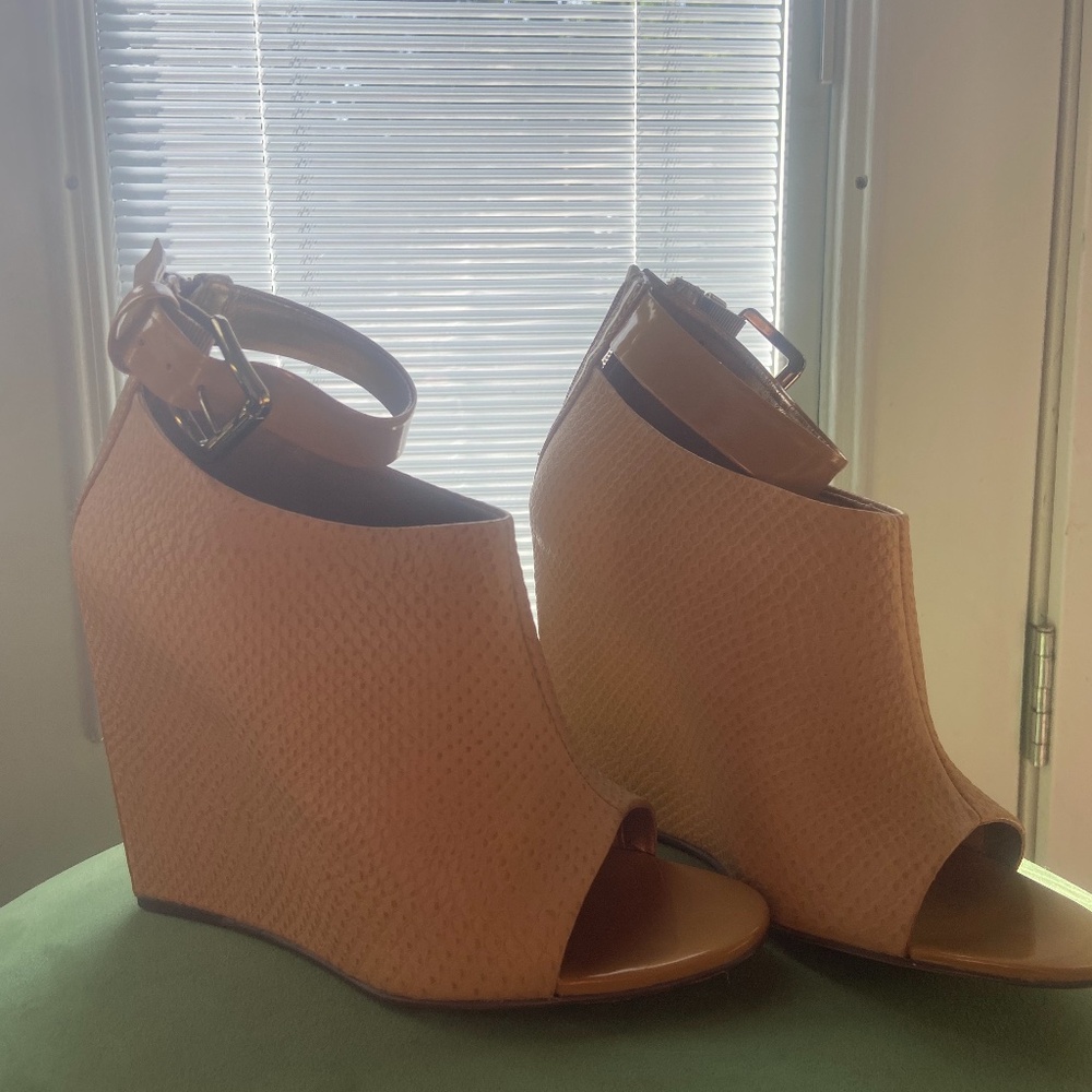 CARLOS SANTANA WHIRL CAMEL SNAKE HEELS SIZE 9M